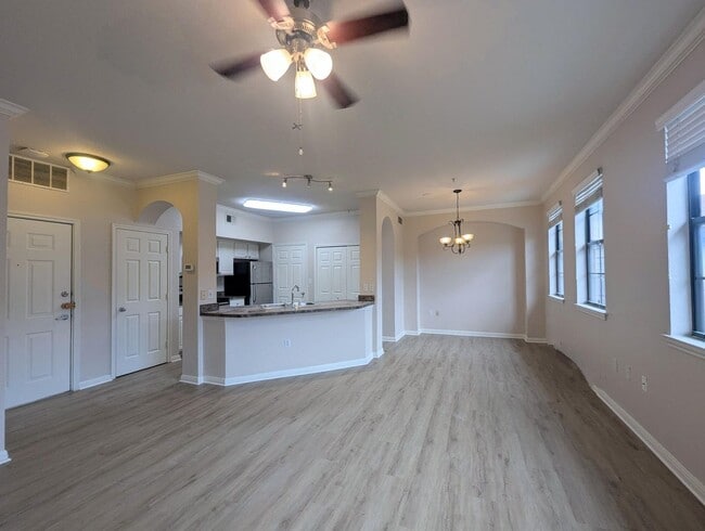 Spacious Updated 1x1 806 square feet! Top... - Spacious Updated 1x1  806 square feet! Top...