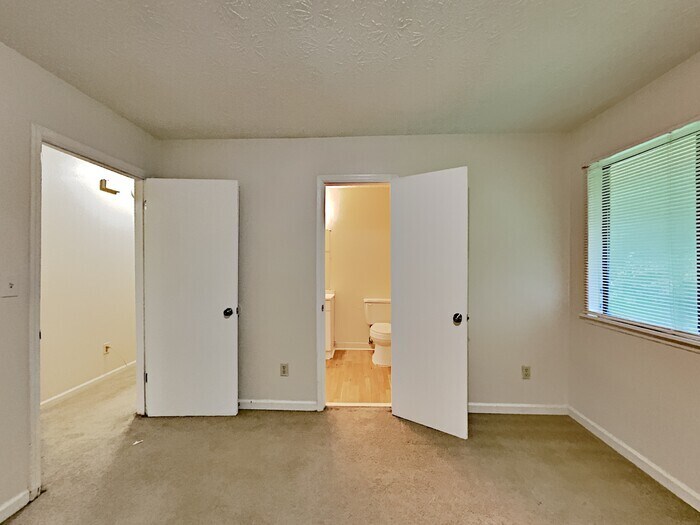 Building Photo - 8401 Beechwood Trce