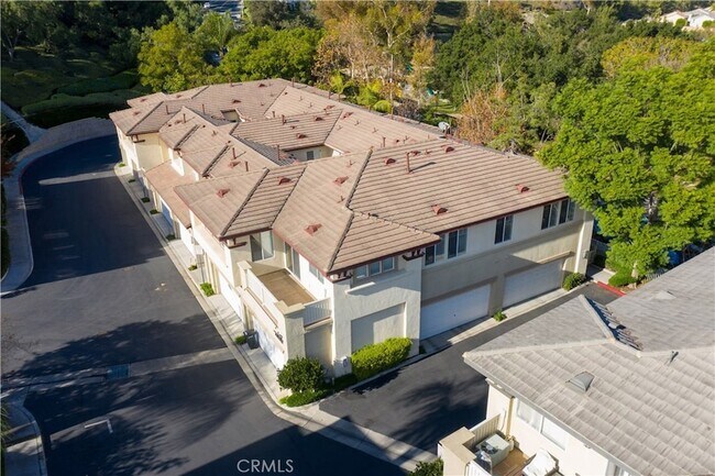 Building Photo - 17 Aurora