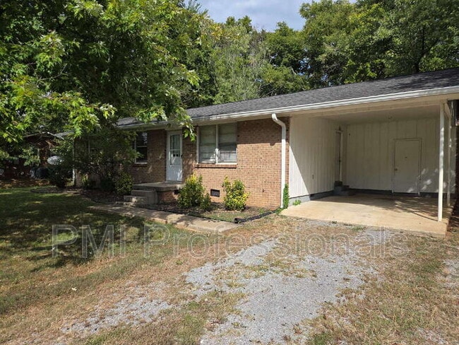 Building Photo - 206 Highland Ave