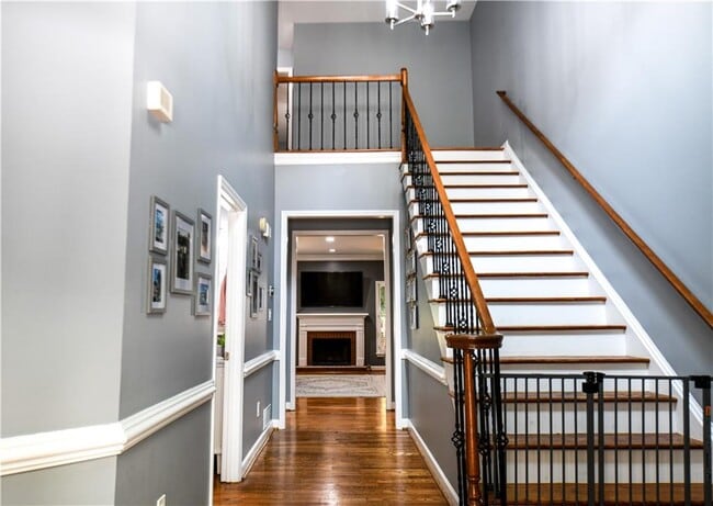 Building Photo - 304 Bridle Path