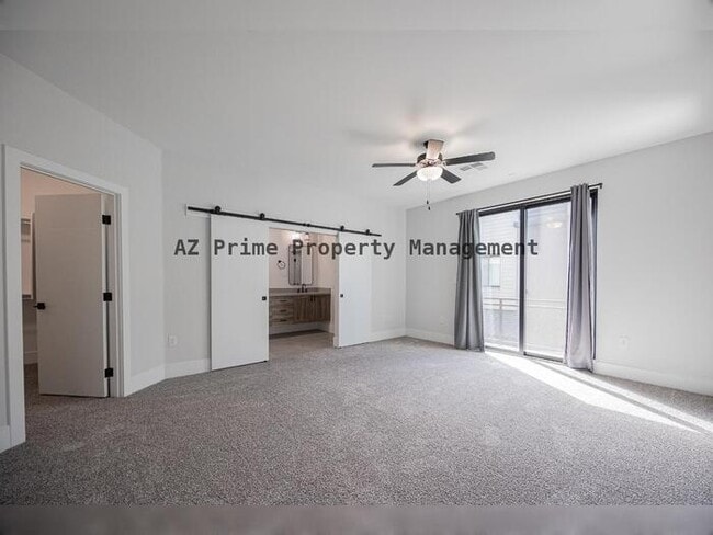 Building Photo - 142 E Hearne Way