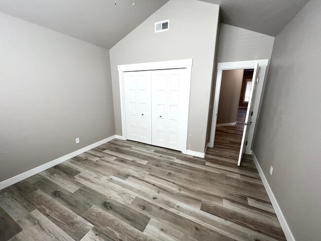 Building Photo - 3021 NW Mount Thielsen Dr