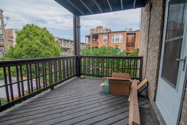 Building Photo - 844 W Lakeside Pl