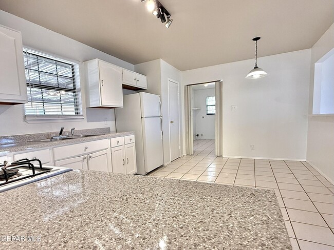 Building Photo - 13373 Greendale