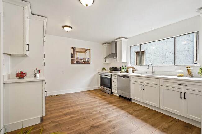 Building Photo - 3815 Delmont Ave