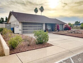 Building Photo - 3Bed/2Bath House at 19th Ave/101 Freeway! ...