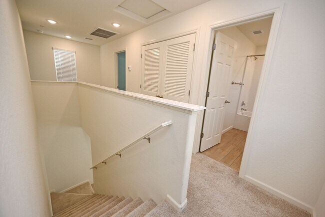 Building Photo - $2,350 Raleigh Dr, 3 Bed, Gated Community, Solar & HOA Pool, Clinton & Armstrong