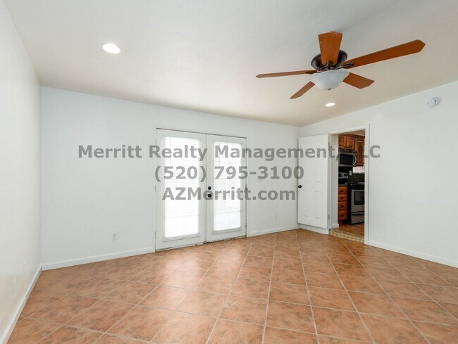 Building Photo - Sam Hughes 4 bedroom, 3 bath home with was...