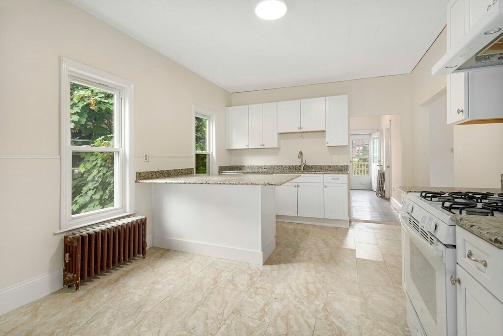 Building Photo - 86 Elm St