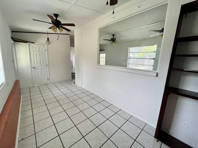 Building Photo - Cute home in Euclid Manor for rent