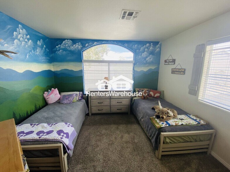 Building Photo - 4805 E Kachina Trail