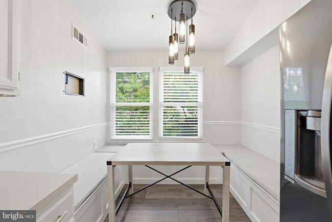 Building Photo - 20309 Beaconfield Terrace