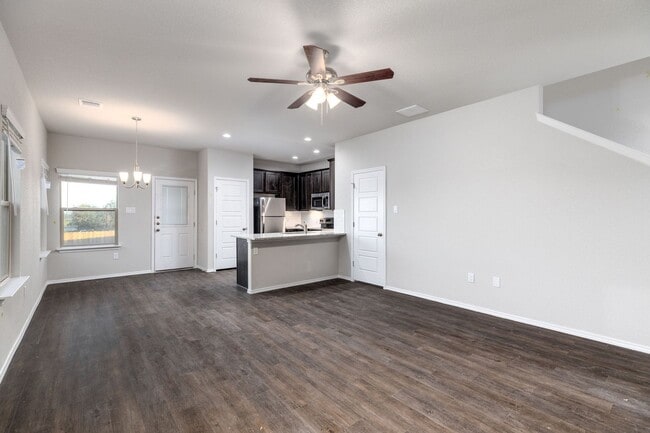 Building Photo - 3 Bedroom, 2.5 Bathroom Duplex in New Brau...