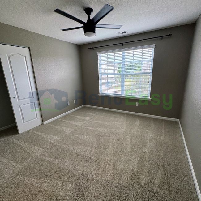 Building Photo - 1005 Silver Charm Cir