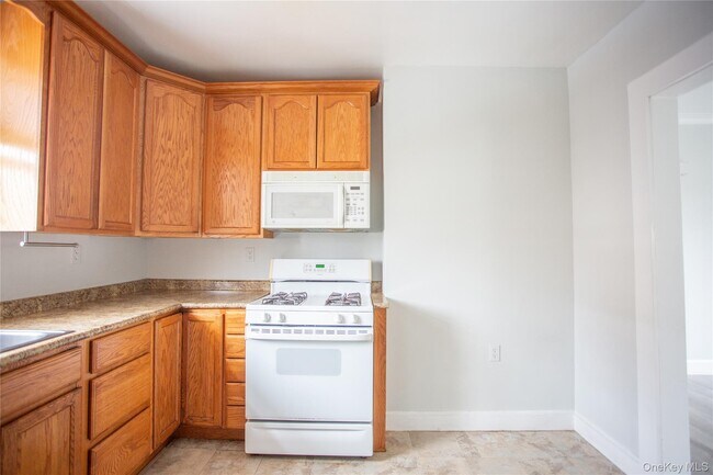 Building Photo - 359 E Chester St