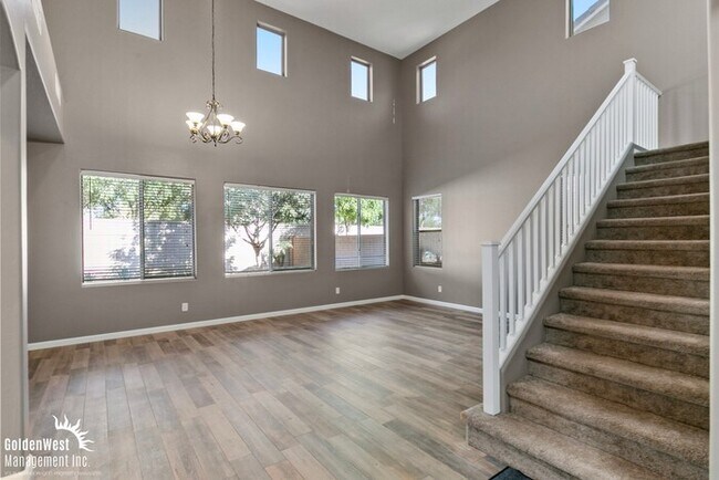 Building Photo - Stunning 4Bdm 3Ba Home with Modern Features in Waddell!