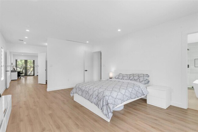 Building Photo - 2029 SW 62nd Ave