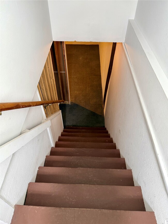 Building Photo - 317 Thomas Ave