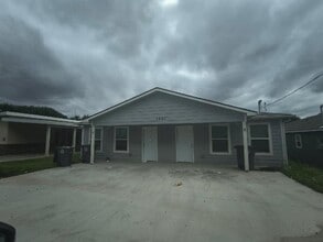 Building Photo - 1005 N Quincy Ave