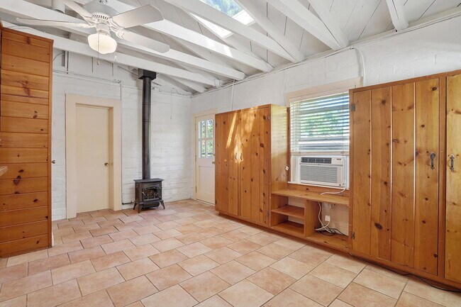 Building Photo - 21652 Encina Rd