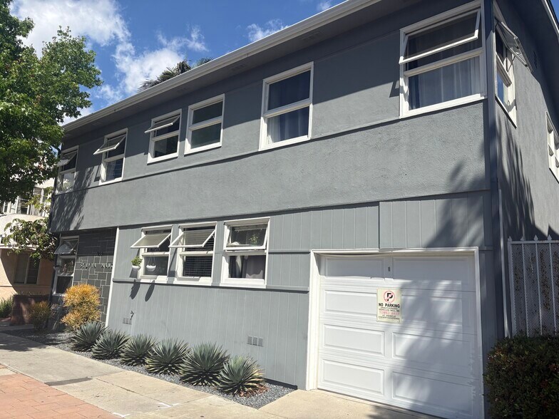 Building Photo - 933 E 1st St