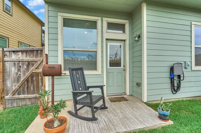 Building Photo - 207 Biltmore Loop