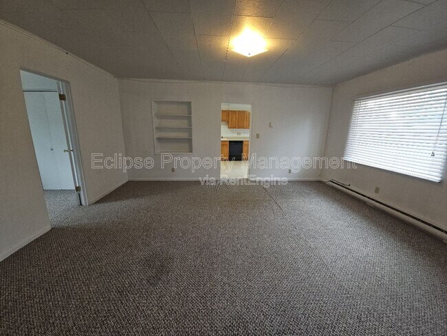 Building Photo - 715 3rd St