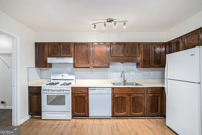 Building Photo - 2610 Golfview Terrace SE