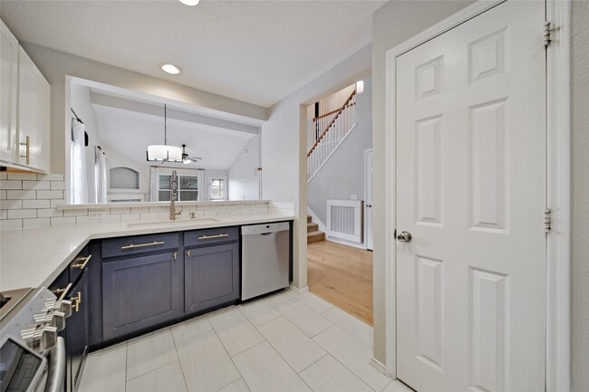 Primary Photo - 5802 Spring Sunrise Dr