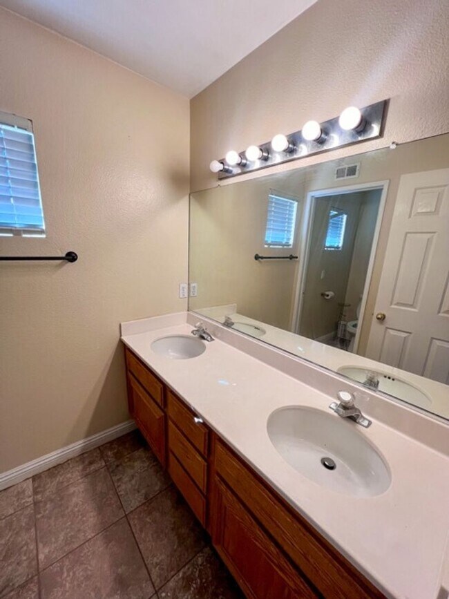 Building Photo - Wonderful 4 bedroom Temecula home for LEASE!