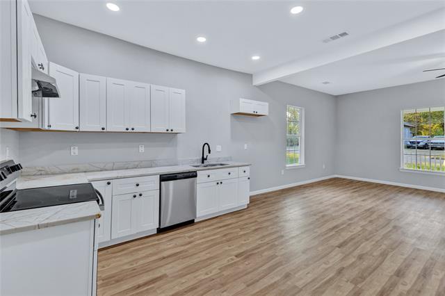 Building Photo - 323 W Cherry St