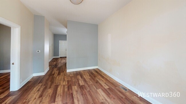 Building Photo - 2733 N Wayne Ave