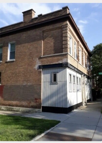 Building Photo - 2857 N Damen Ave