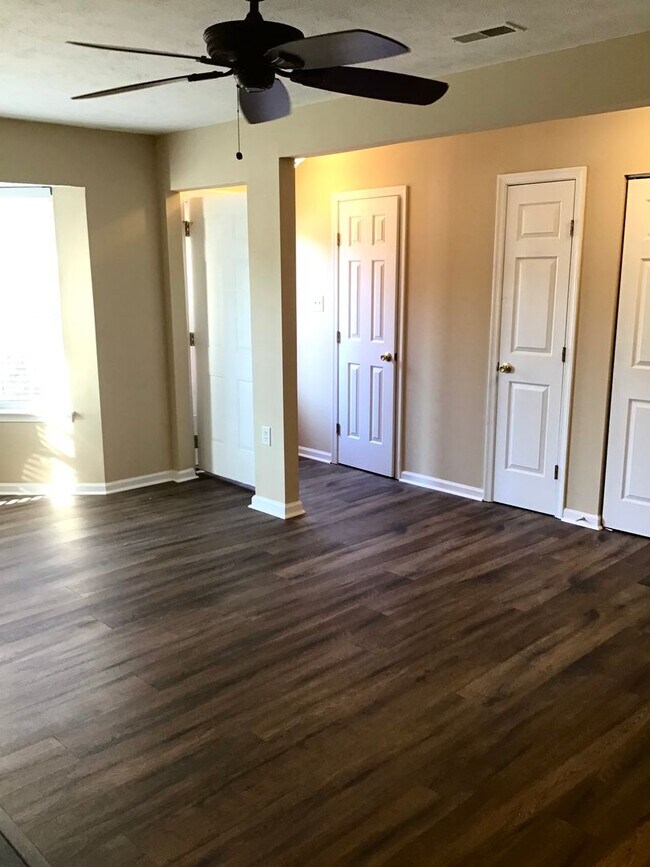 Building Photo - COMING SOON – Beautiful 2 Bedroom Townhome in Skiffes Creek Circle