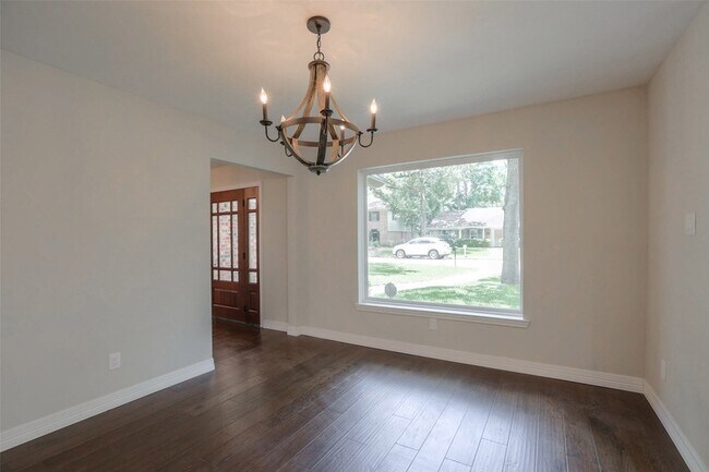 Building Photo - 730 Bison Dr