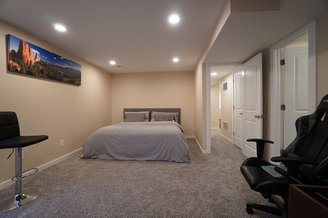 Building Photo - 7980 Camfield Cir