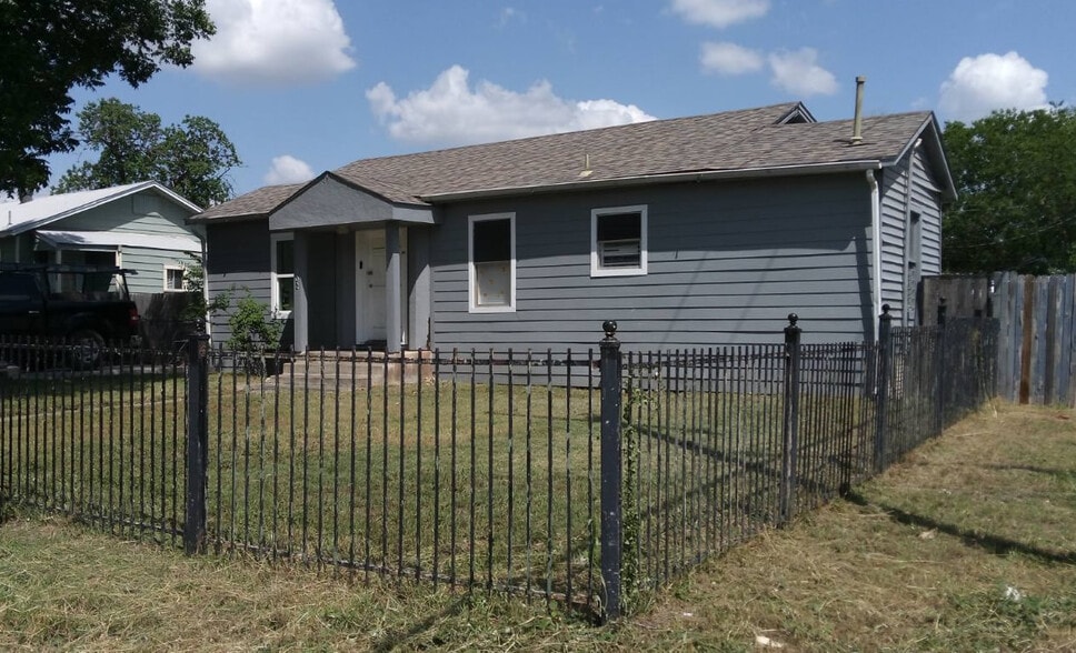 Primary Photo - 302 Pennystone Ave