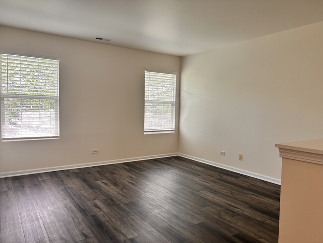 Building Photo - 24121 Walnut Cir