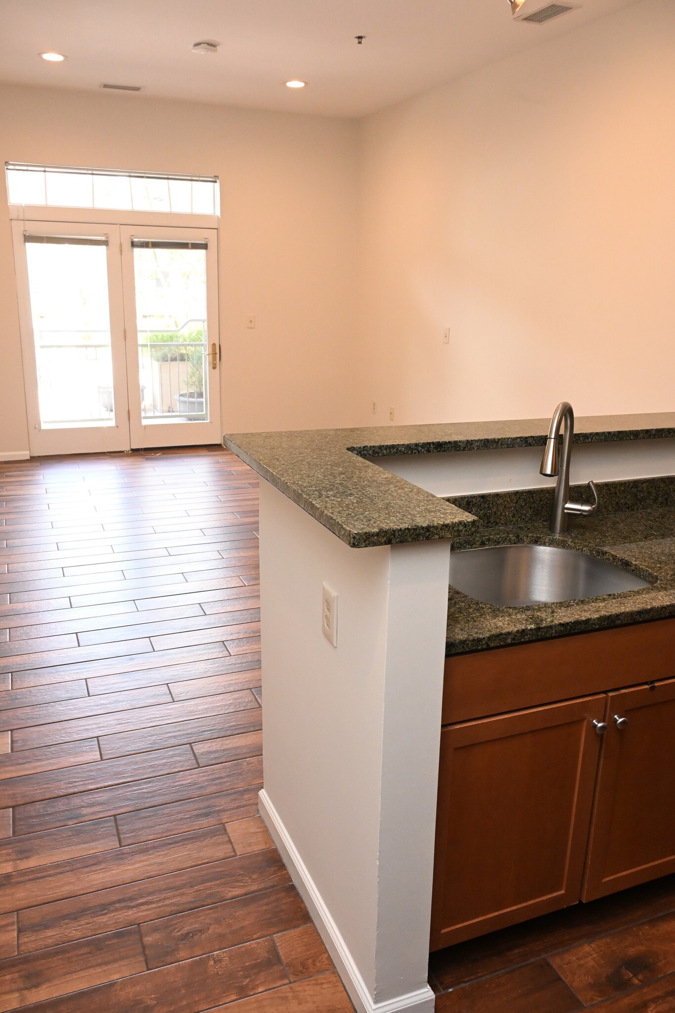 Building Photo - 309 Holland Ln