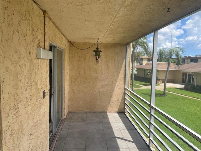 Building Photo - 500 Village Green Cir W