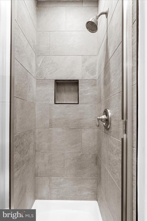 Building Photo - 38 Bloomsbury Ave