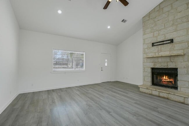 Building Photo - 6 Happy Hollow Ct