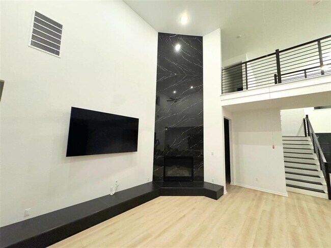 Building Photo - 2300 Sondrio Bnd