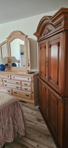 Building Photo - 6215 Green View Cir