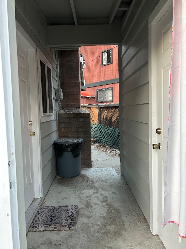 Building Photo - 715 Chipmunk Ln