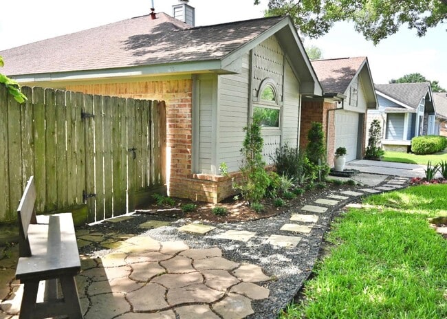 Building Photo - 10207 Wayward Wind Ln