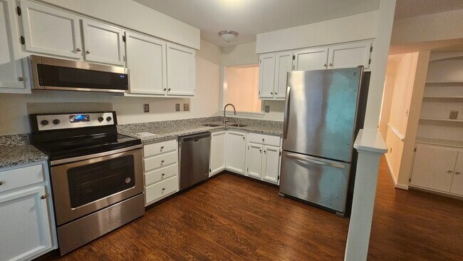 Building Photo - 3210 Gateway Cir