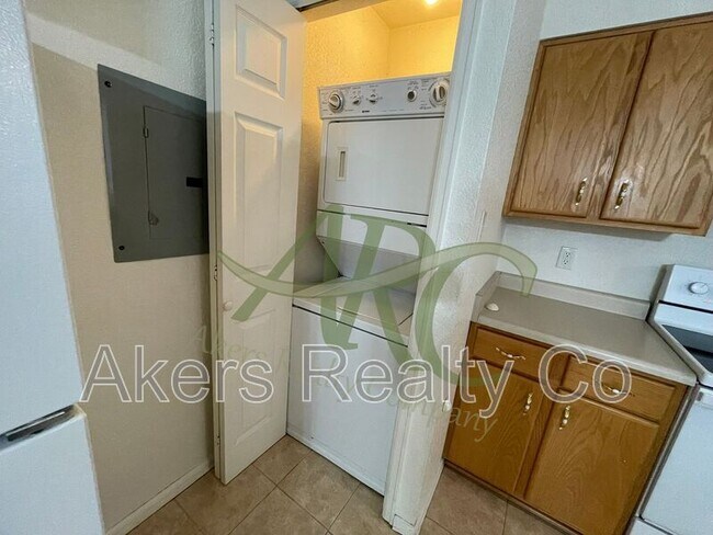 Building Photo - 2730 Poplar St