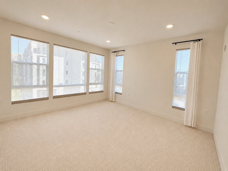 Building Photo - 45231 Ambition St